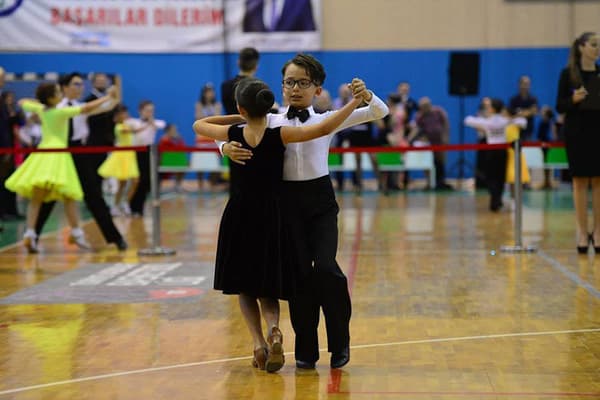 Emir Kaya Dans Okulu - Tango Kursu - 1. Fotoğraf