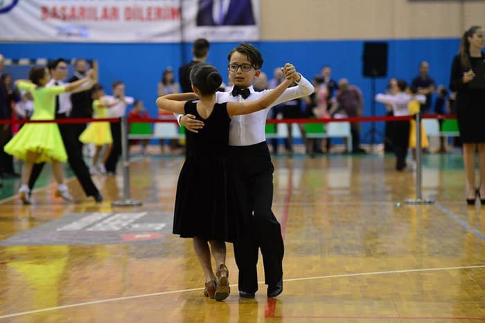 Emir Kaya Dans Okulu - Tango Kursu - 1. Fotoğraf